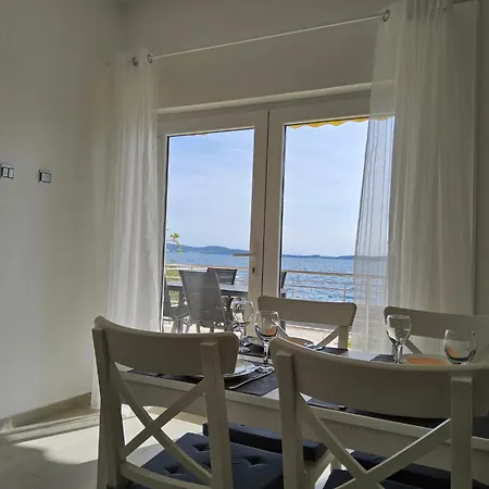 Beach House Adria Бибинье